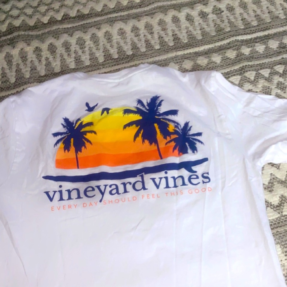 vineyard vines t shirt